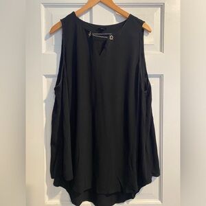 Torrid sleeveless blouse with chain detail, size 3X